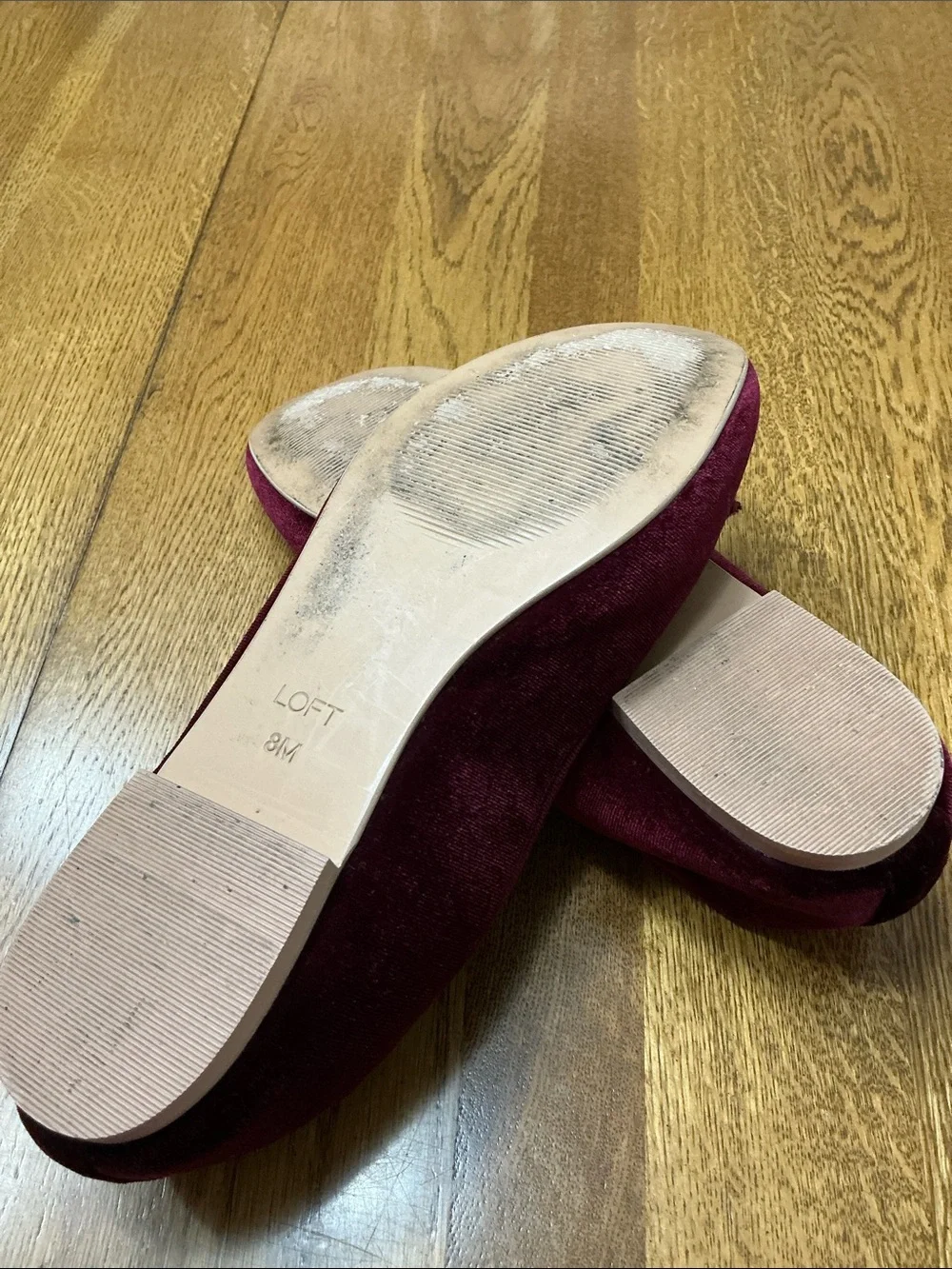 Woman’s LOFT ruby velvet flat. Size 8. Front bow. Padded inner sole. Barely worn